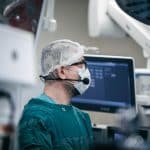 Empregos na saúde: Profissionais de saúde em Portugal usam tecnologia avançada