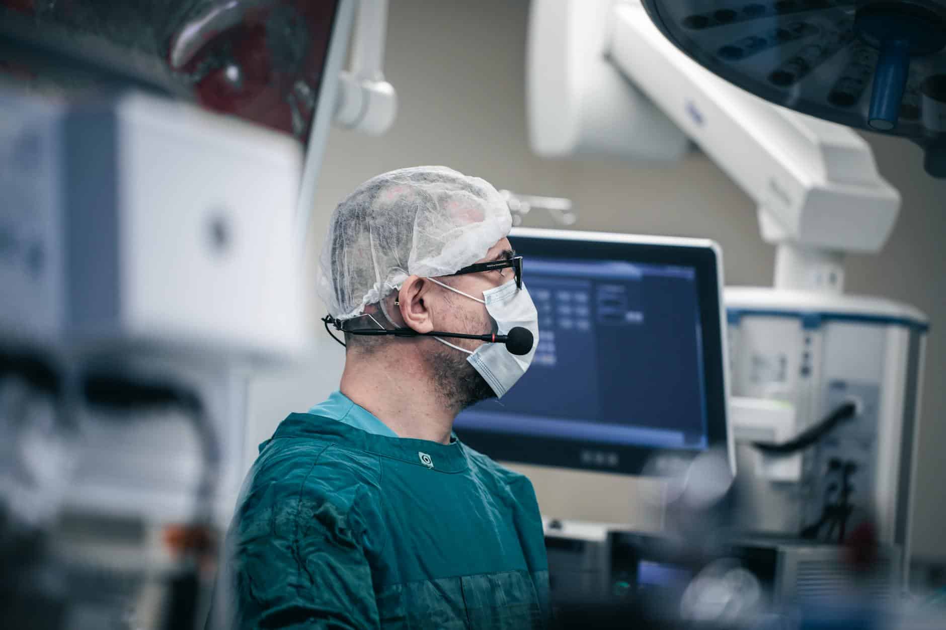 Empregos na saúde: Profissionais de saúde em Portugal usam tecnologia avançada